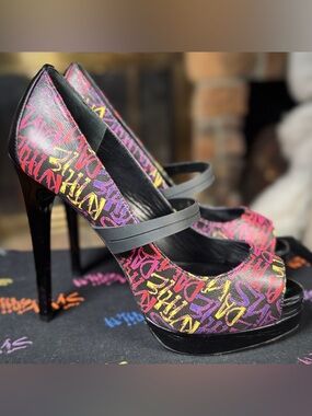 Ruthie Davis Sushi Mary Jane Black Peep Toe Platform Graffiti Print Heels Sz 6